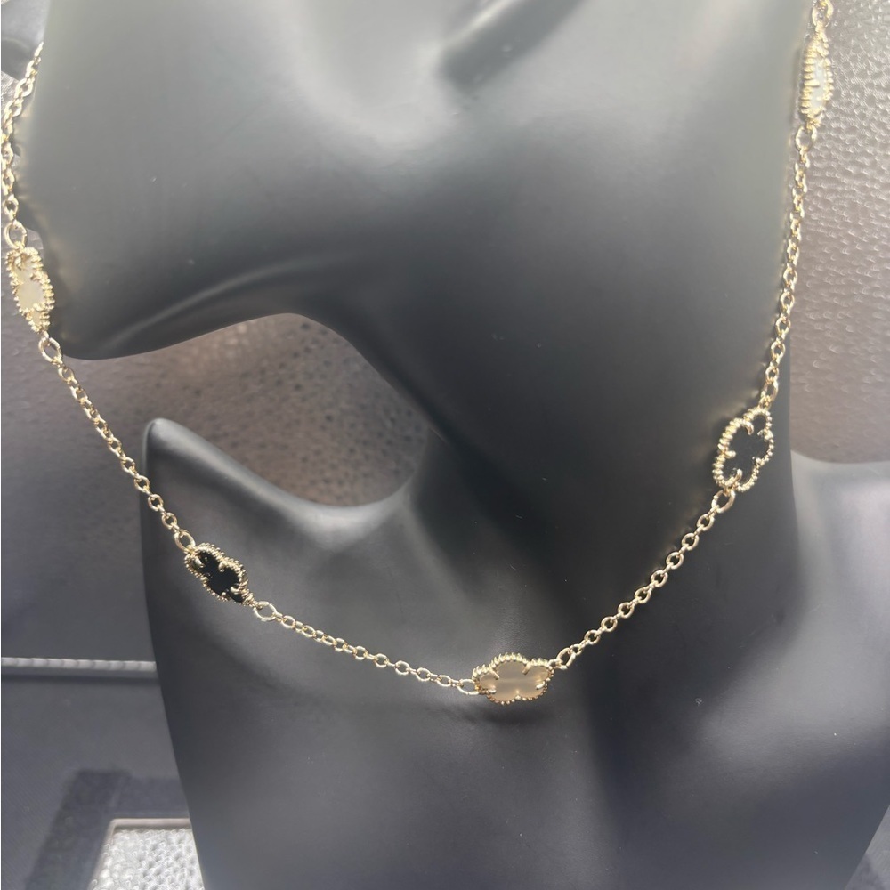 Elegant Gold and Mother Of Pearl Women's Necklace - Picture 2 of 3
